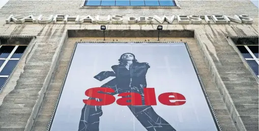  ?? [APA / dpa / Christophe Gateau] ?? Aus dem „Final Sale“im KaDeWe ist im Laufe der Woche ein „Sale“geworden.