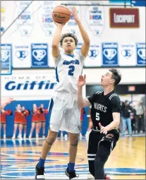  ?? STEVE JOHNSTON/DAILY SOUTHTOWN ?? Lincoln-Way East’s Julian Barr pulls up for a shot over Lincoln-Way Central’s Mike Maloney during Friday’s game.