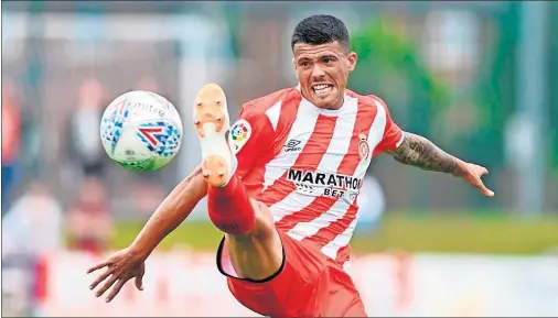  ??  ?? JUGADOR DEL PRIMER EQUIPO. Pedro Porro, durante un encuentro con el Girona en la pretempora­da que hizo el equipo en Inglaterra.