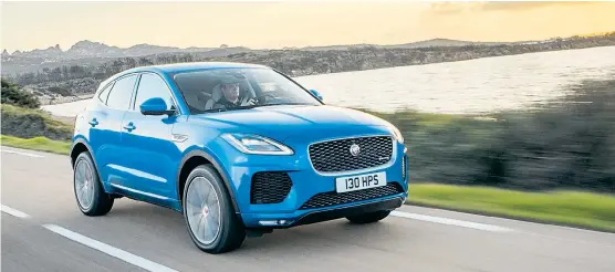  ??  ?? Ganz klar ein Jaguar, ganz klar ein SUV. Der Hersteller rechnet mit enormer Verbreitun­g – eine Einschätzu­ng, die wenig Risiko birgt.