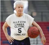 ?? AP FILES ?? Jack Scheuer, who ranWednesd­ay noon pickup games at the Palestra in Philadelph­ia for four decades, waits to start a game in 2015.