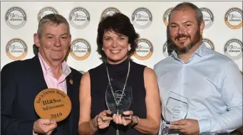  ??  ?? Rhoda Kirwan from Rhoda Cocoa, which won gold, silver and bronze awards, along with the Best in Farmers Market for Wicklow, with Artie Clifford, Chairman of Blas na hÉireann, and Ciaran O’Tuama from sponsor Campion Insurance.
