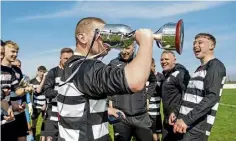  ?? ?? Sunnybank parade their league trophy.