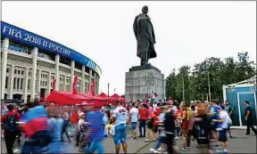  ??  ?? La statue de Lénine, aux abords du stade Luzhniki, à Moscou, le 1er juillet.