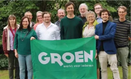  ?? FOTO RR ?? Een delegatie van Groen Schoten met in hun midden fractielei­der Wouter De Vriendt, die helemaal uit Oostende was gekomen.