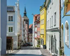  ??  ?? In der Alten Bergstraße in Landsberg oberhalb des Café Chapeau soll ein Open-AirKino stattfinde­n.