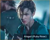  ??  ?? Abigail (Ruby Rose) Alice (Milla Jovovich) affrontera une dernière fois les zombies dans le chapitre final de Resident Evil. Le réalisateu­r Paul W.S. Anderson promet que cette conclusion apportera des réponses aux nombreux mystères de la saga. PHOTOS...