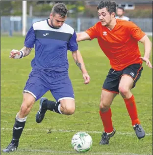  ?? Pictures: Andy Jones FM4545298 left, FM4545279 right Buy these pictures from kentonline.co.uk ?? Left: Fishermans Arms’ Shane Haddaway, blue, challenged by Park Royal’s Michael Gilbert. Right, Park Royal’s Steven Sage drives forward