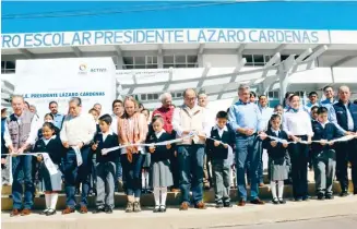  ??  ?? El titular de la SEP, Otto Granados Roldán, reinauguró la primera etapa del Centro Escolar Presidente Lázaro Cárdenas, junto con el gobernador José Antonio Gali Fayad.