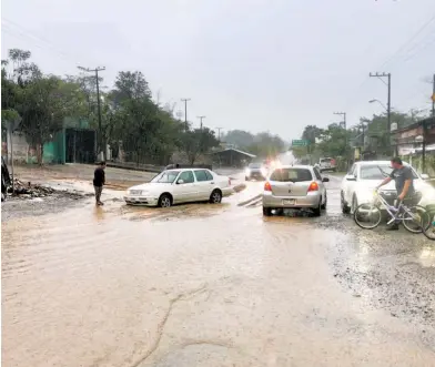  ?? CORTESÍA: @SCT_MICHOACAN ?? Vialidades resultaron afectadas por las lluvias