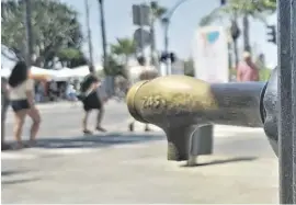  ?? ?? Strandmeil­e in Torrevieja: Die Wassernot bleibt oft unbemerkt.