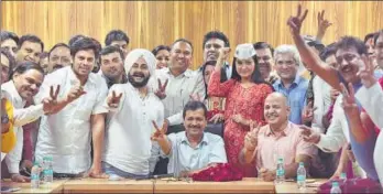  ?? SONU MEHTA/HT PHOTO ?? The 20 AAP MLAS after a meeting with chief minister Arvind Kejriwal on Friday.
