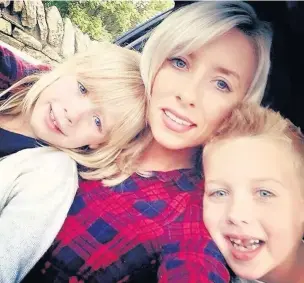  ??  ?? ●●Samantha Smith with her children Jensen, eight and Brooke, seven