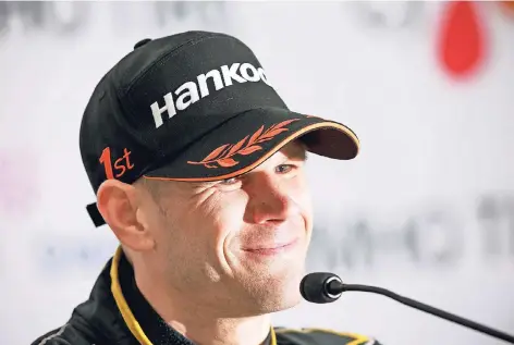  ?? FOTO: CJ SUPERRACE ?? Bitte lächeln: Tim Bergmeiste­r stand auch im Asien-Kapitel seiner langen Karriere als Motorsport­ler immer für Fragen zur Verfügung.