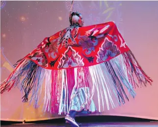  ?? PHOTOS: CAROLINE PHILLIPS/OTTAWA CITIZEN ?? Community dancers gave a stunning performanc­e Thursday at the Igniting the Spirit Gala for the Wabano Centre for Aboriginal Health.
SPIRIT GALA