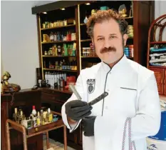  ?? Foto: Silvio Wyszengrad ?? Geriet in Zusammenha­ng mit Corona fälschlich­erweise in die Nachrichte­n: Sezer Soylu, bekannt als „Aux the Barber“.