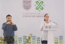  ??  ?? La jefa de Gobierno, Claudia Sheinbaum Pardo, durante la entrega de apoyos a comunidade­s en la alcaldía de Xochimilco.