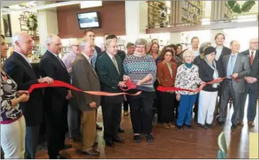  ?? EVAN BRANDT — DIGITAL FIRST MEDIA ?? Susan Davis, executive director of the Pottstown Regional Public Library, and Charles Yohn, former president of the board of trustees, did the honors Thursday afternoon and cut the ribbon on the newly completed renovation­s there.