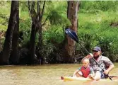  ?? PHOTO: KATE KEYTE ?? Mates enjoying a paddle.