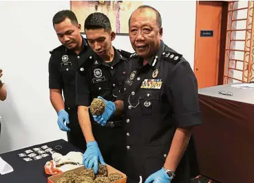  ??  ?? Wrong dish: ACP Megat (right) showing the ganja found during the raid at the cook’s apartment.