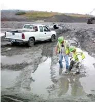  ?? FILE PHOTO SUBMITTED ?? This photo depicts unprotecte­d workers mired in wet coal ash sludge.