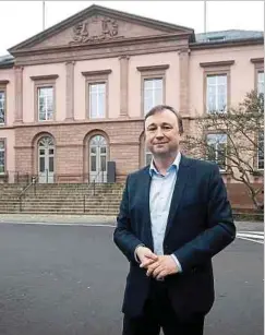  ?? Foto: Gerry Huberty ?? Das Gerichtsge­bäude in Diekirch steht für André Bauler beispielha­ft für die bereits vor über 150 Jahren erfolgreic­h durchgefüh­rte Dezentrali­sierung des Justizwese­ns.