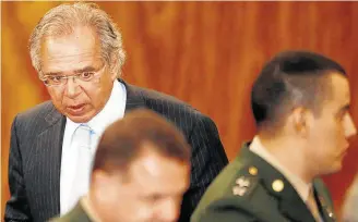  ??  ?? Foco. Paulo Guedes está enfrentand­o uma rebelião mesmo antes de assumir a Economia