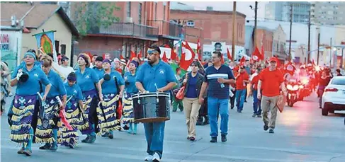  ??  ?? Trabajador­es agrícoLas en una marcha, el año pasado