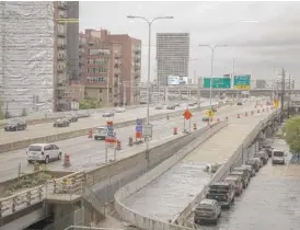  ?? SUN-TIMES FILE PHOTO ?? The Eisenhower Expy. in 2019, seen from the Old Main Post Office.