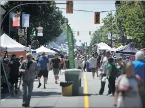  ?? WAYNE LEIDENFROS­T/PNG ?? Fine weather brought large crowds out to the annual Car Free Day on Commercial Drive and Main Street Sunday.