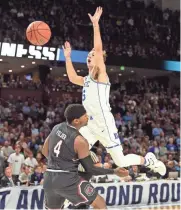  ?? BOB DONNAN / USA TODAY SPORTS ?? Duke guard Luke Kennard (5) loses control of the ball against South Carolina guard Rakym Felder on Sunday.