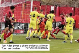  ?? PICTURE: ERIC GREGORY ?? Tom Allan pokes a chance wide as Alfreton Town are beaten.