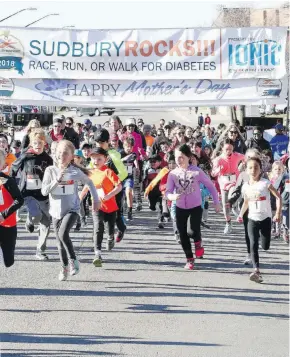  ?? DONATO GINO ?? Participan­ts get moving in the 1K kids’ run at the Sudbury Rocks event in May. Children don’t have to wait until after school to enjoy outdoor activity with the Daily Mile program.