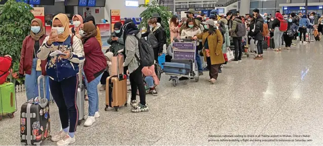  ?? (AFP) ?? Indonesian nationals waiting to check-in at Tianhe airport in Wuhan, China’s Hubei province, before boarding a flight and being evacuated to Indonesia on Saturday