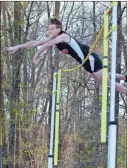  ?? Barbara hall ?? The Sonoravill­e pole vaulter Jesse Vess climbs over the bar during the recent County Line championsh­ip track meet.