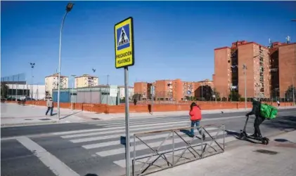  ?? S. GARCÍA ?? Paso de peatones en avenida del Perú con Jacinta García Hernández, que se reforzará con señales lumínicas.