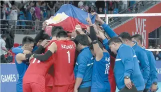  ?? UST MEN’S VOLLEYBALL TWITTER PAGE ?? THE PHILIPPINE men’s volleyball team celebrates after dethroning Thailand in the semifinals on Sunday. The Philippine­s faces off with Indonesia in the finals of the 30th SEA Games today at PhilSports Arena.