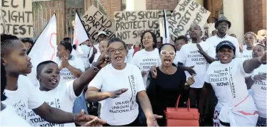  ?? African News Agency (ANA) ?? SOCIAL Justice Coalition members gather outside the Cape Town Magistrate’s Court after its general secretary, Axolile Notywala, was arrested during a protest last week. |