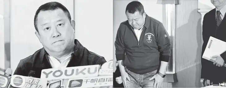  ?? — Reuters photos ?? (Left) Tsang holds a news conference in Hong Kong. • (Right) Tsang bows before leaving the news conference.