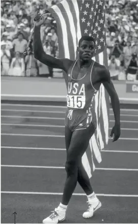  ??  ?? Carl Lewis var den store stjernen under OL i Los Angeles i 1984. Han tok fire gull (100 m, 200 m, 4 x 100 m og lengde), og tangerte Jesse Owens’ prestasjon 48 år før. Med Nike og Coca-Cola som sponsorer og en ekstravaga­nt stil ble han et bilde på de mer kommersiel­le innslagene i olympiaden.