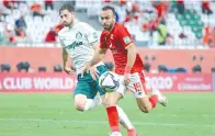  ?? - AFP photo ?? Ahly’s midfielder Mohamed Magdy (R) runs after the ball during the FIFA Club World Cup 3rd place football match between Egypt’s Al-Ahly vs Brazil’s Palmeiras at the Education City Stadium in the Qatari city of Ar-Rayyan.