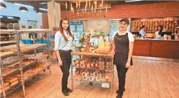  ??  ?? Oferta gastronómi­ca. Panadería San Martín se incorporó al centro comercial con un local de 600 metros cuadrados en la tercera etapa de Metrocentr­o Lourdes.