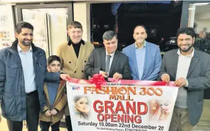  ??  ?? Owners Zahid Malik (left) and Basharat Hussain (right) with council leader Miles Parkinson, Mayor Mohammad Ayub and councillor Munsif Dad at the opening