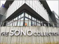  ?? Erik Trautmann / Hearst Connecticu­t Media ?? A constructi­on worker fell to his death while working at the SoNo Collection in Norwalk early Tuesday.