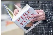  ?? (Photo AFP) ?? Entre anecdotes croustilla­ntes et gros secrets d’État, le livre de Michael Wolff, Fire and Fury : Inside the Trump White House, est riche en révélation­s.