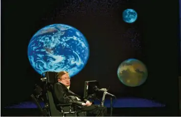  ?? Fotos: dpa, afp, Klett-Cotta ?? Der Mann im Rollstuhl: Trotz ALS-Erkrankung wurde Hawking zum Superstar der Physik und zum Welterklär­er für ein breites Publikum. Unten der junge Stephen im Alter von zwölf Jahren sowie seine Kinder Timothy und Lucy heute.