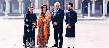  ?? Reuters ?? ↑
Carl XVI Gustaf, Silvia, Syed Shaban Bukhari, deputy Imam of the Jama Masjid and Bukhari’s wife Shazia Bukhari visit Jama Masjid in Delhi on Monday.