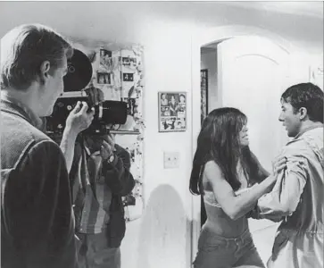  ?? Embassy Pictures / Getty Images ?? MIKE NICHOLS, left, directs a scene between Katharine Ross and Dustin Hoffman in “The Graduate.”