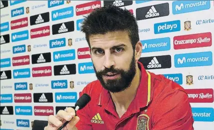  ?? FOTO: EFE ?? Gerard Piqué atendió a los medios de comunicaci­ón de forma ilimitada para responder a todas las preguntas que le quisieron hacer