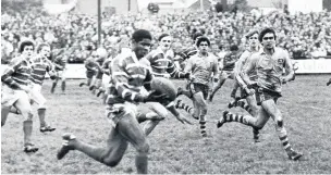  ??  ?? Glen Webbe makes a break for the Australian line during the match between Bridgend and Australia at Brewery Field on October 28, 1981